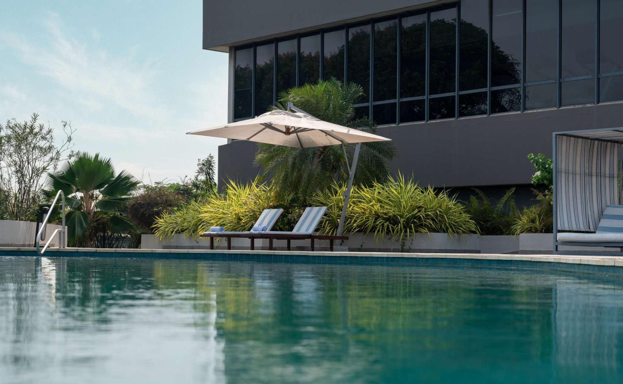 Radisson Blu Okoume Palace Hotel, Либревиль Экстерьер фото