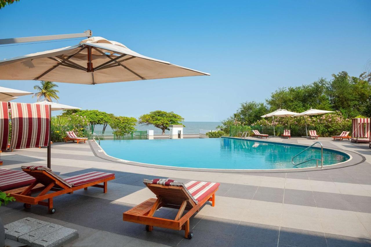 Radisson Blu Okoume Palace Hotel, Либревиль Экстерьер фото