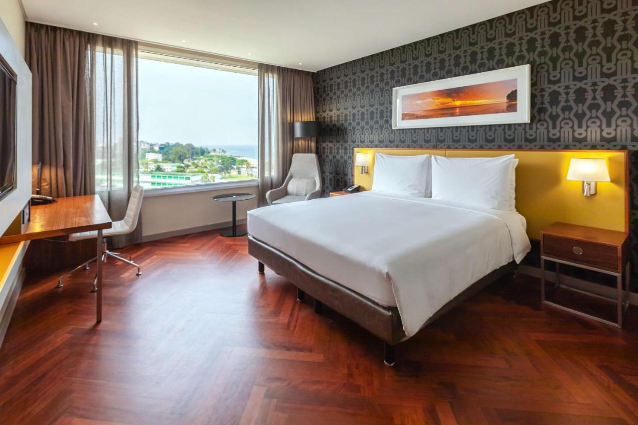 Radisson Blu Okoume Palace Hotel, Либревиль Экстерьер фото